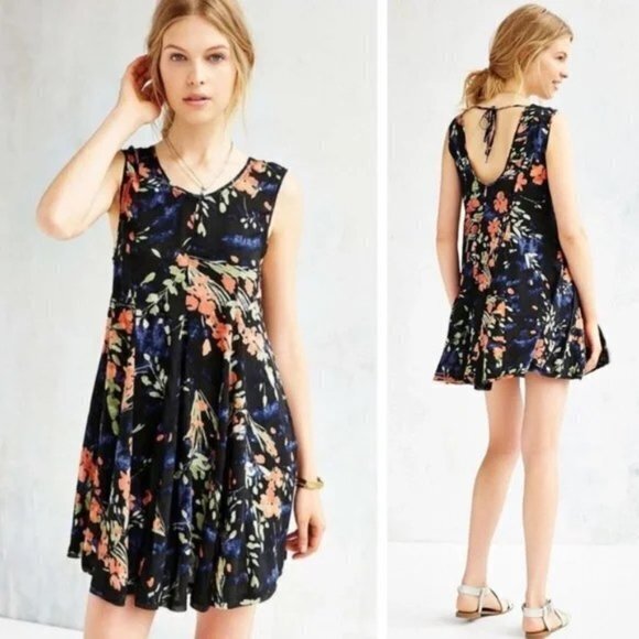 UO Ecote Black Floral Trapeze Clary‎ Godet Trapeze Swing Dress Tie Back S… - Picture 1 of 9
